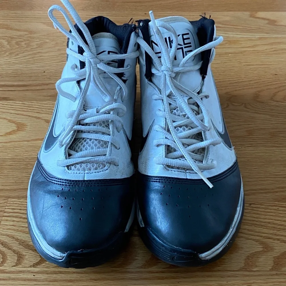 Men's Nike Elite Leather Basketball Shoes (9.5)